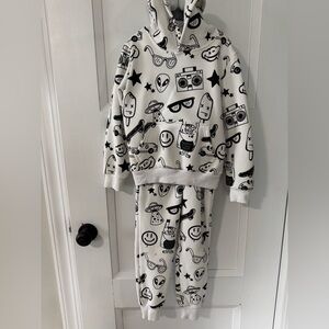 Lola the boys Kids White & Black Graphic Hoodie Set Sherpa fleece size 6